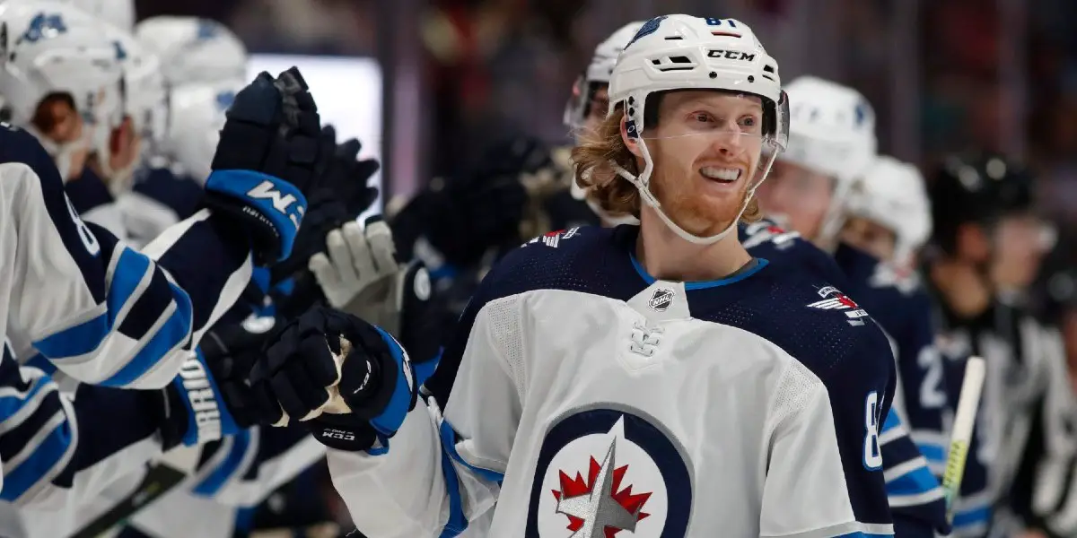 Contract Talks Put Kyle Connor at Center of Jets Camp