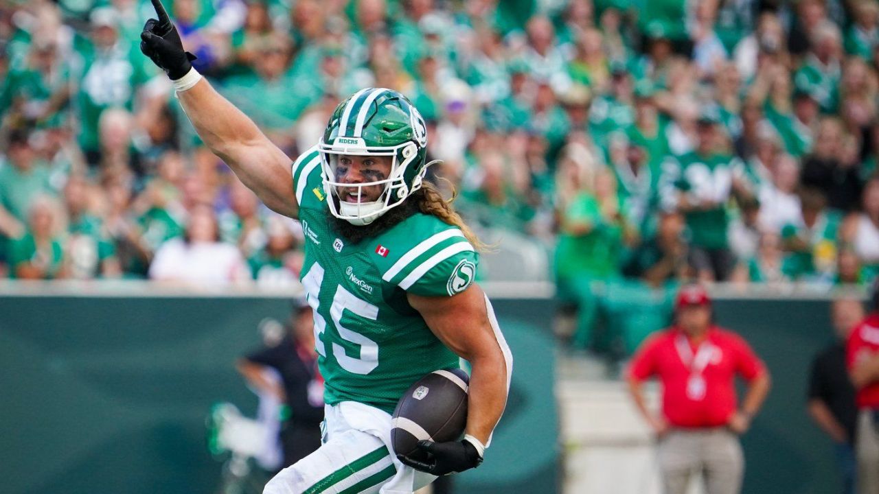 Saskatchewan Roughriders edge Winnipeg Blue Bombers in wild finish