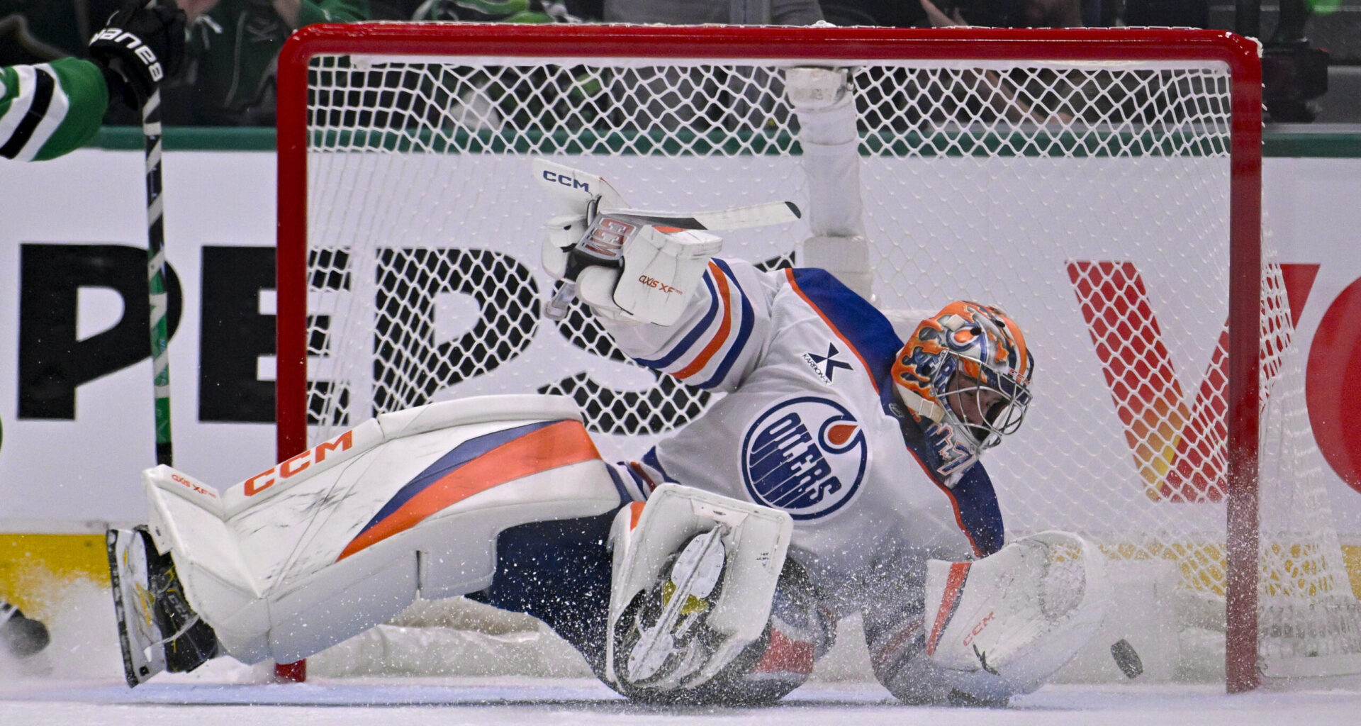 Edmonton Oilers' Skinner and Pickard Deserve More Respect - The Hockey Writers - Oilers Goaltending