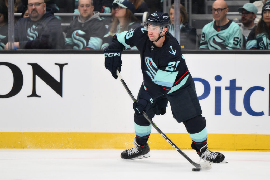 West Notes: Dunn, Walman, Avalanche Recalls