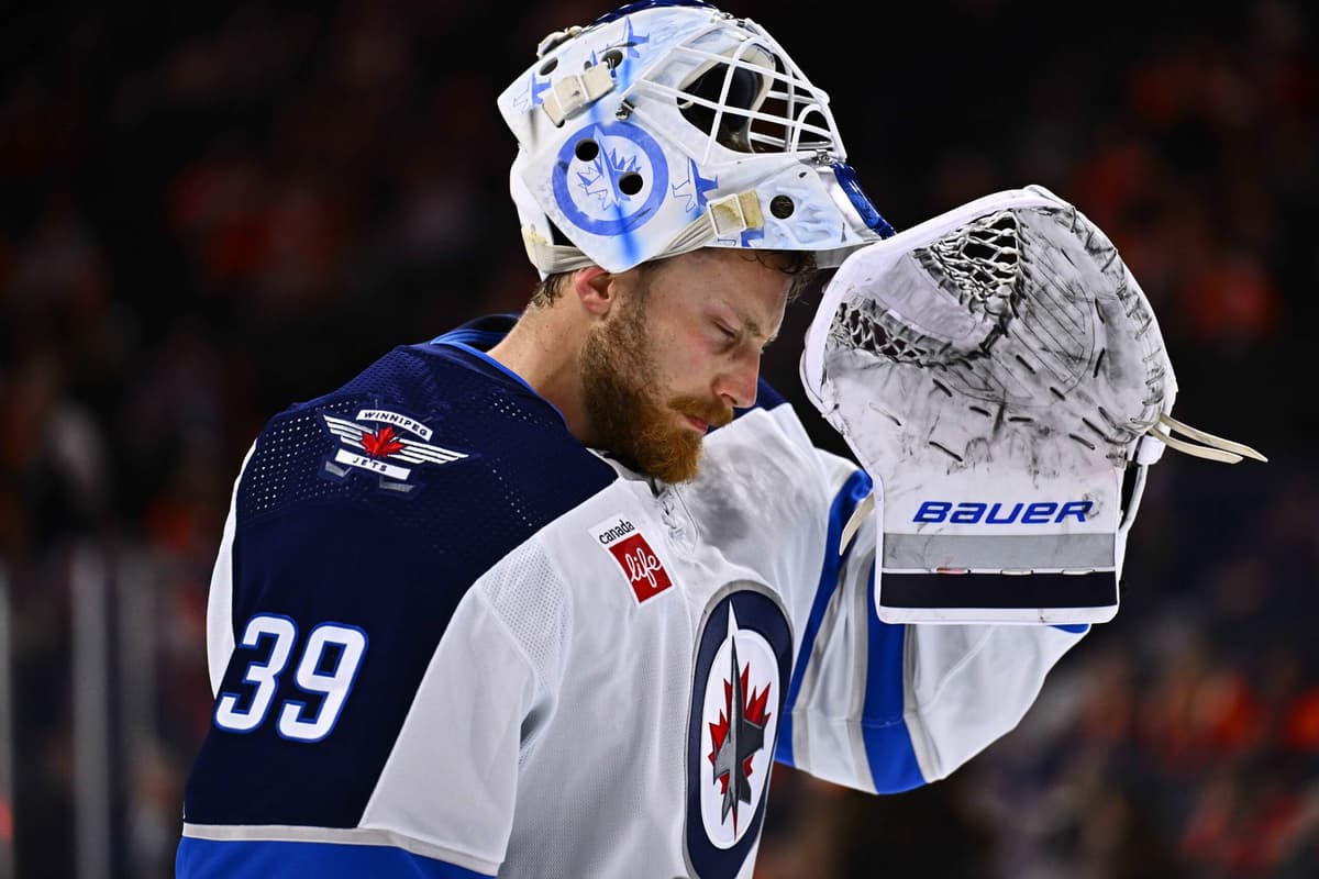 Blackhawks’ Laurent Brossoit out long-term after offseason hip surgery