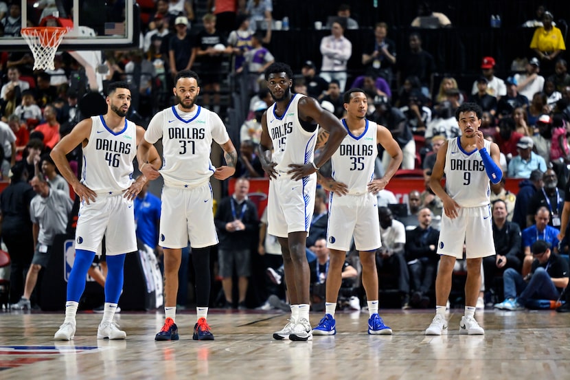 Dallas Mavericks' Gabe McGlothan (46), Jordan Hall (37), Moussa Cissé (45), Matthew...
