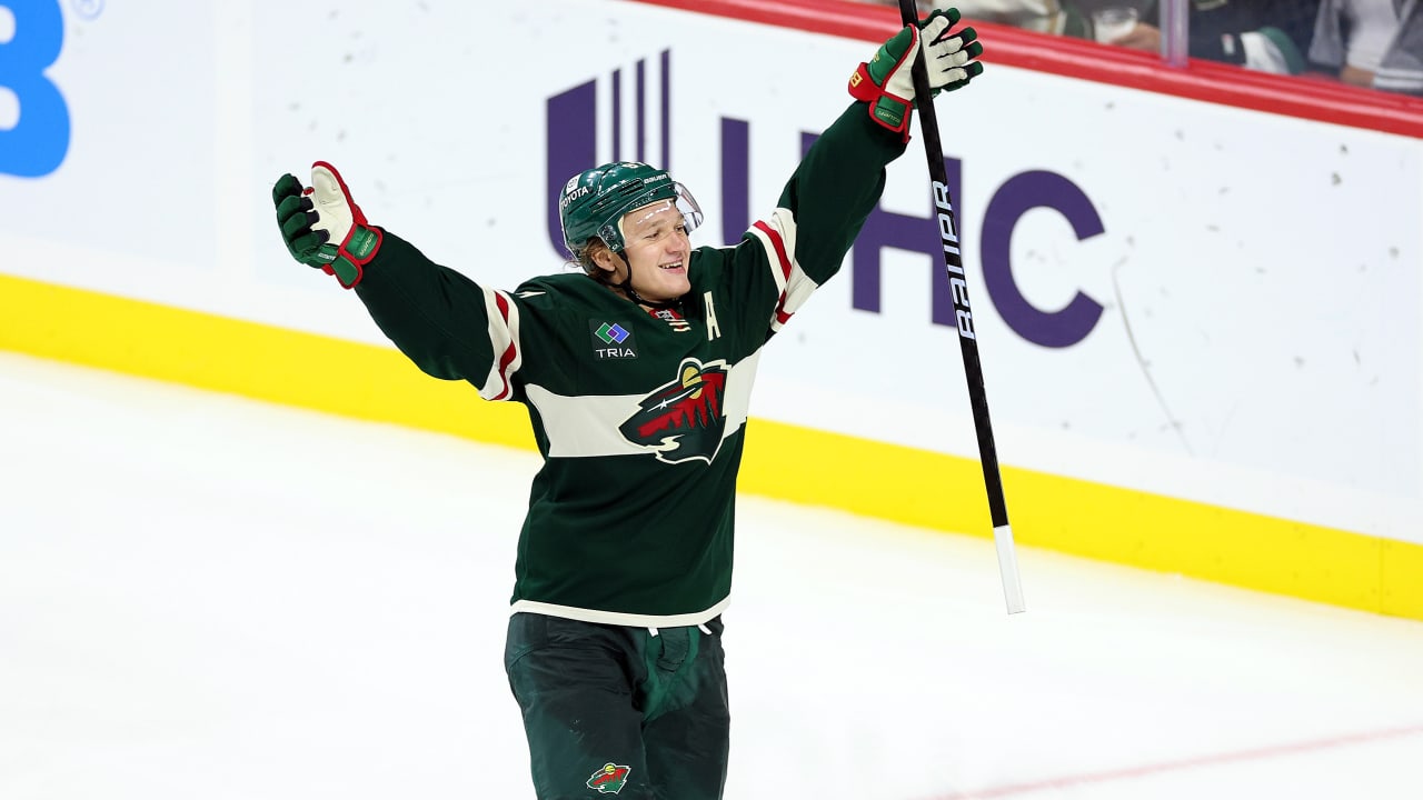 Kaprizov signs 8-year, $136 million contract to stay with Wild