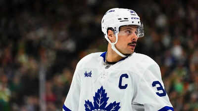 Leafs’ breakout talent silences critics questioning Auston Matthews’ leadership after team’s rough 2024-25 start