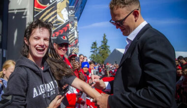 Fans welcome Ottawa Senators back to Canadian Tire Centre