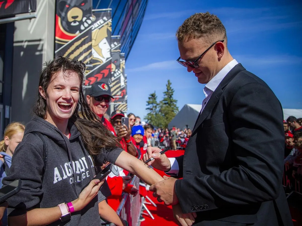 Fans welcome Ottawa Senators back to Canadian Tire Centre