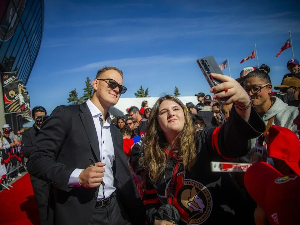 Brady Tkachuk was a fan favourite on the red carpet as he took time to sign countless autographs and pose for photographs, including a selfie with 15-year-old Noémie Brousseau on Sunday.