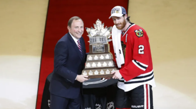 Duncan Keith and Steve Larmer honored in Chicago Blackhawks Hall of Fame