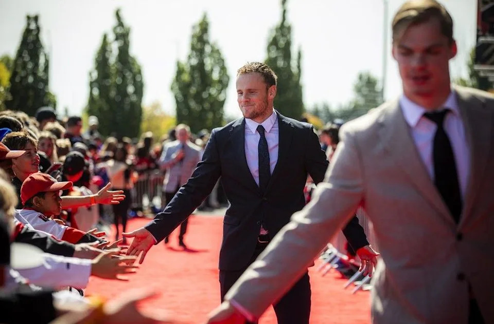 Olle Lycksell walked the red carpet at Fan Fest Sunday.