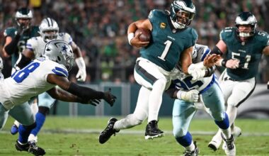 Eagles-Cowboys game suspended in third quarter due to lightning, set to resume at 11:30 p.m.