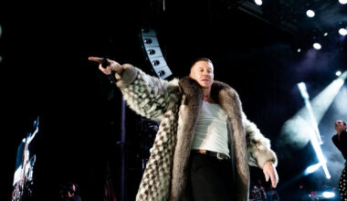 Seattle teams unite in disapproval of Macklemore's recent statements at event