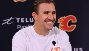 With new Flames deal in hand, Mikael Backlund has Jarome Iginla's games played record in sight