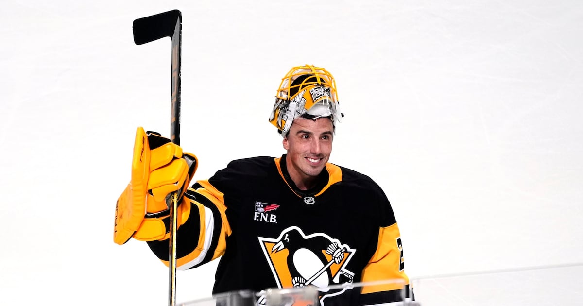 Marc-Andre Fleury gets a farewell in Pittsburgh, plays a final period with the Penguins