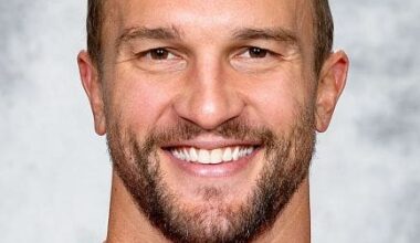 The Red Wings are expected to re-sign Luke Glendening