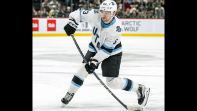 Matias Maccelli gets surprise top-line look with Auston Matthews and Matthew Knies at Toronto Maple Leafs training camp