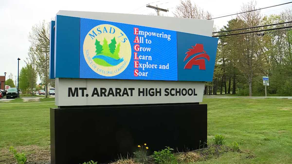Mt. Ararat High School hockey team reinstated after hazing probe