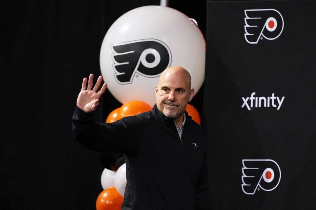 Flyers see Rick Tocchet as bridge builder … to glory days and free agents