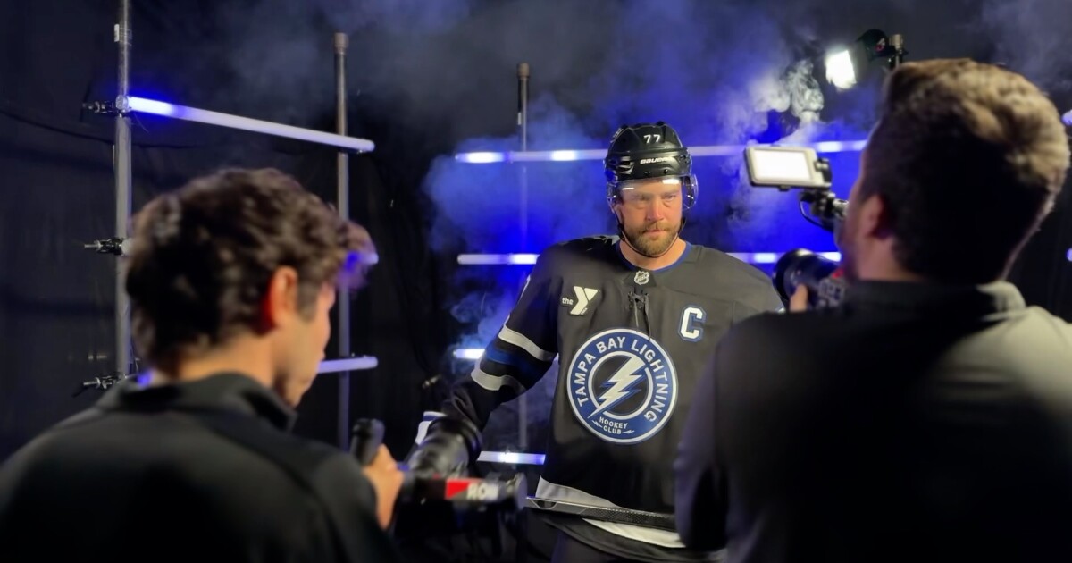 Do Lightning players prefer to smile or snare in media day photos?