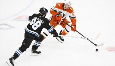 Dylan Guenther breaks a tie on 3rd-period power play in Utah's 3-2 victory over the Ducks