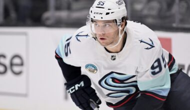 Blackhawks acquire Burakovsky from the Kraken in exchange for Veleno