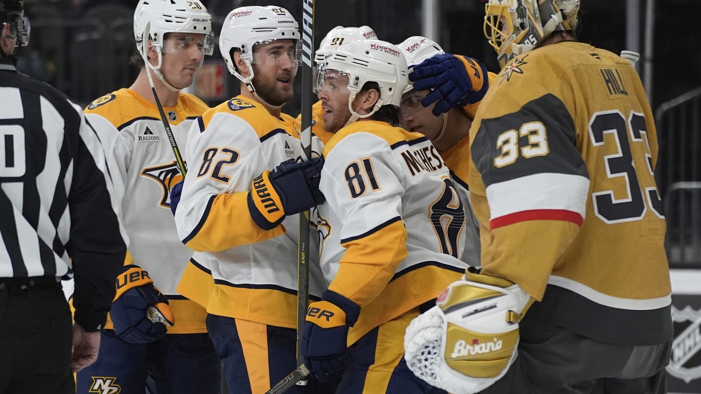 Marchessault gets standing ovation in his emotional return to T-Mobile Arena to face Golden Knights