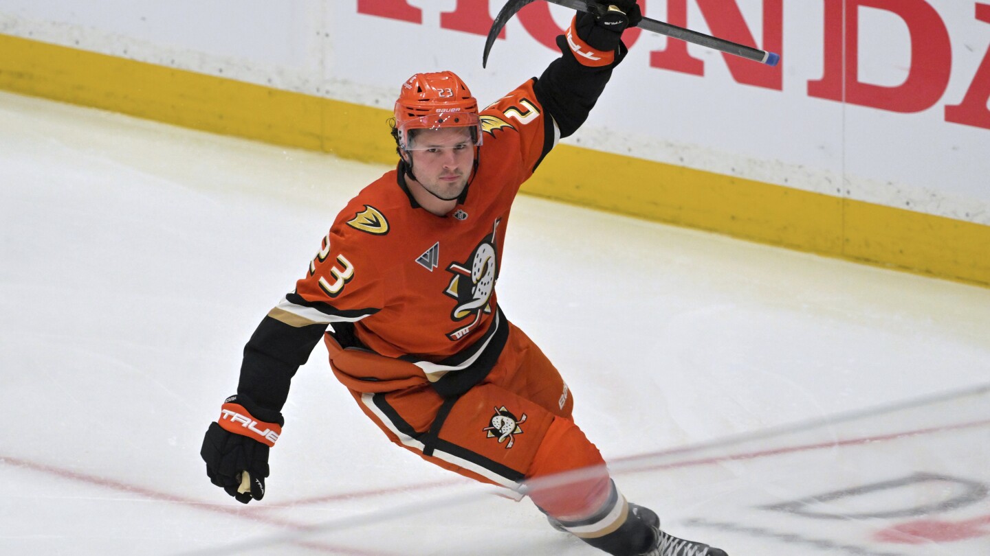 Mason McTavish's holdout is 'disappointing,' Ducks GM says