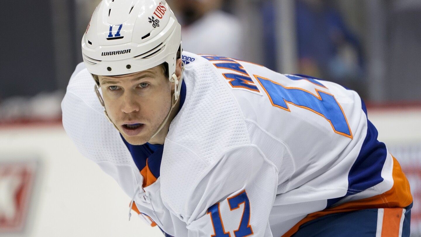 Matt Martin retires, leaving the NHL with just a few visor-less players