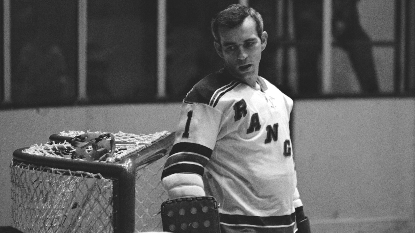 Hall of Fame goaltender Ed Giacomin dies at age 86