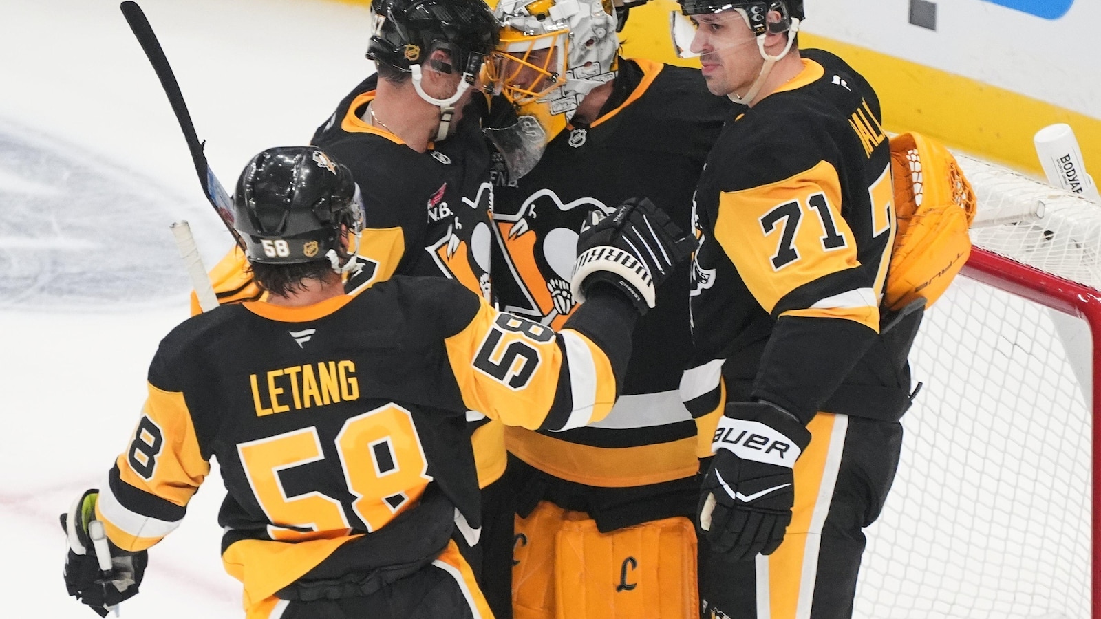 Marc-Andre Fleury receives emotional farewell in final game with Penguins