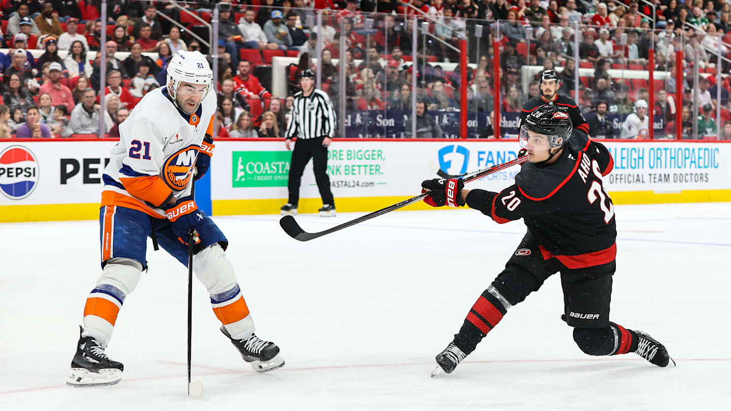New York Islanders v Carolina Hurricanes