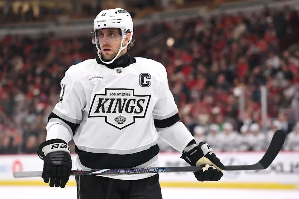CHICAGO, ILLINOIS - MARCH 03: Anze Kopitar #11 of the Los Angeles Kings.