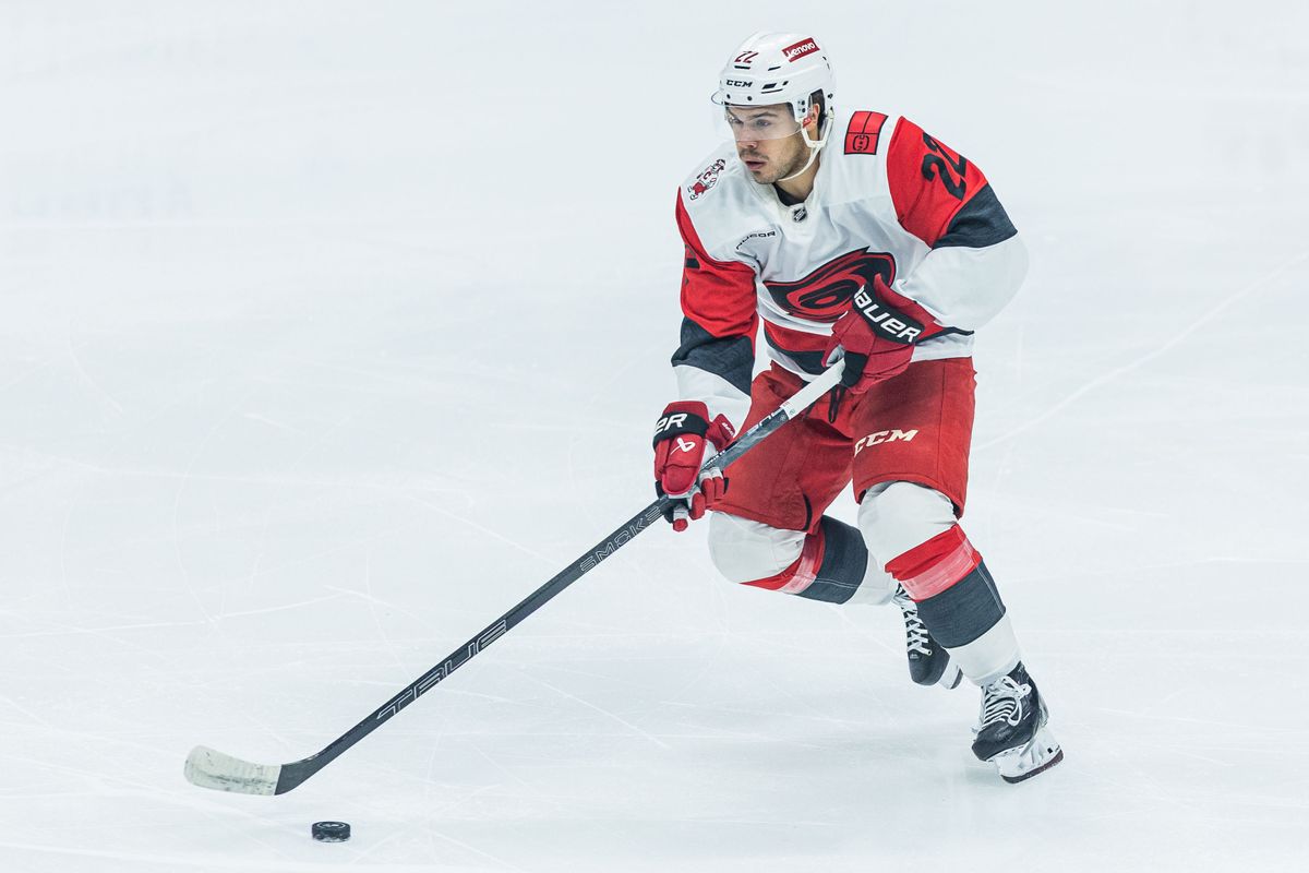 Carolina Hurricanes C Logan Stankoven (22) moves up with the puck during an NHL game against the Anaheim Ducks on October 16, 2025 in Anaheim, CA.