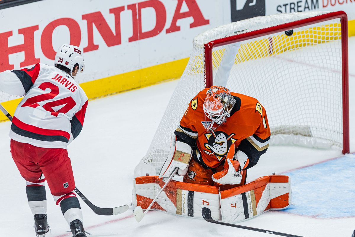 Carolina Hurricanes C Seth Jarvis (24) scores a goal during an NHL game against the Anaheim Ducks on October 16, 2025 in Anaheim, CA.