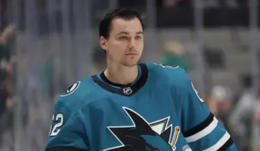 Carolina Hurricanes Cut Ties With 2 Longtime NHLers, Including Former Masterton Award Finalist