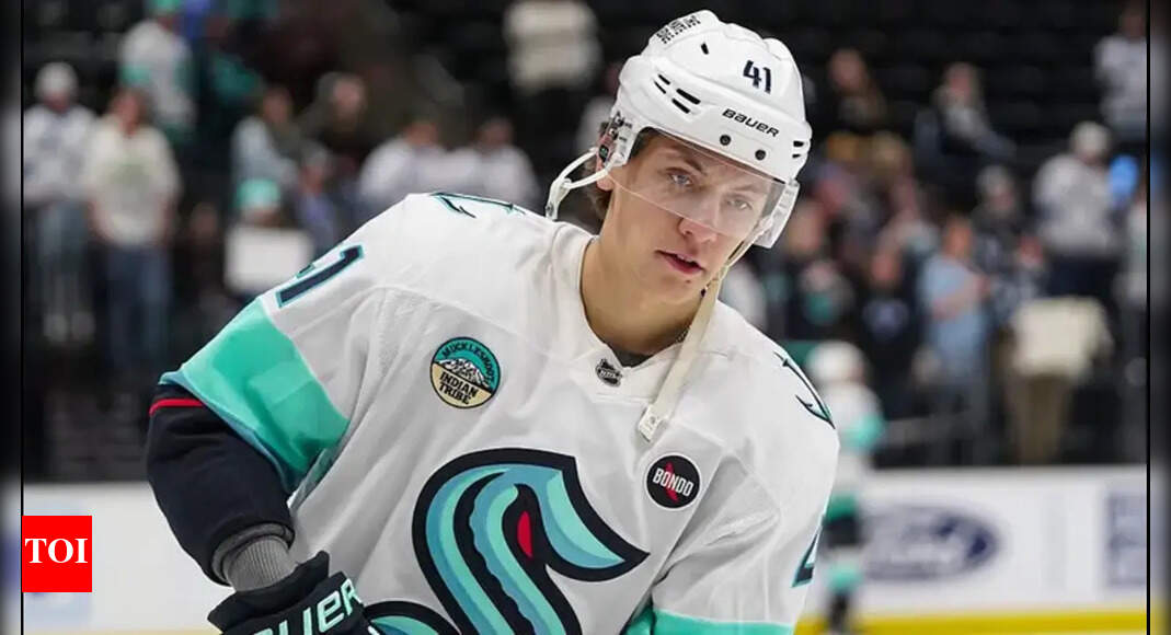 Seattle Kraken lose defenseman Ryker Evans for up to two months with upper-body injury setback in 2025-26 NHL season | NHL News