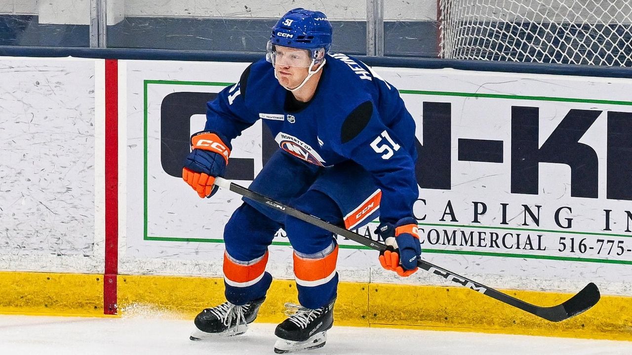 Islanders in awe of Emil Heineman's ability to shoot the puck