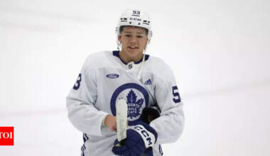 Craig Berube backs Easton Cowan to make immediate impact with Toronto Maple Leafs | NHL News