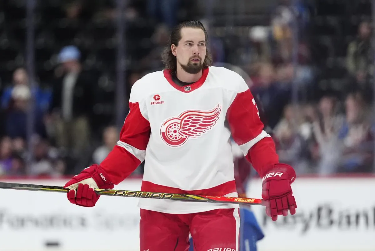 Controversial Former Leafs Defenseman Among Massive List of Players on Waivers Today