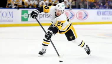 Chicago Blackhawks Sign Experienced Defenseman With Hours to Go Before the Regular Season