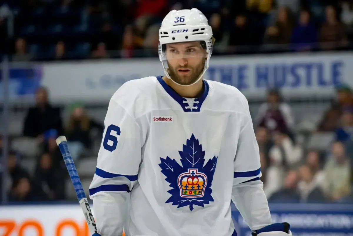 Tampa Bay Lightning Acquire 6-Foot-8 Former Maple Leaf