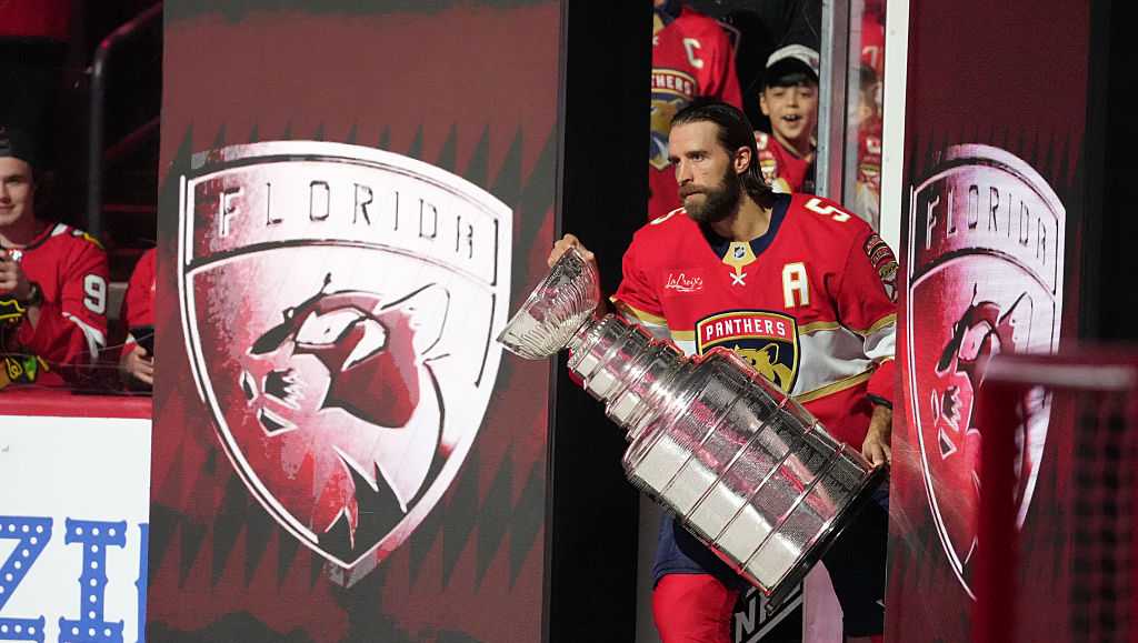 Panthers celebrate Stanley Cup win with banner ceremony, eye historic three-peat as NHL kings