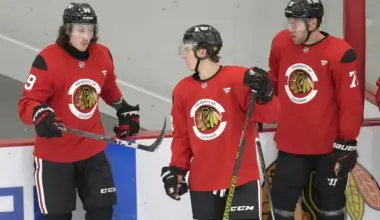 Detroit Red Wings re-acquire forward from the Chicago Blackhawks in trade pitch