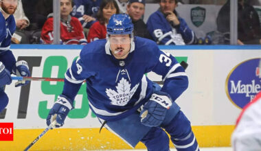 Craig Berube breaks down how Auston Matthews is adapting to life without Mitch Marner on the Maple Leafs roster | NHL News