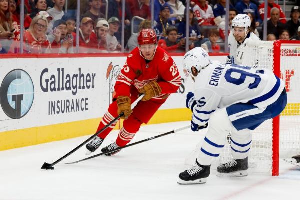 Red Wings trail early, surge past Maple Leafs