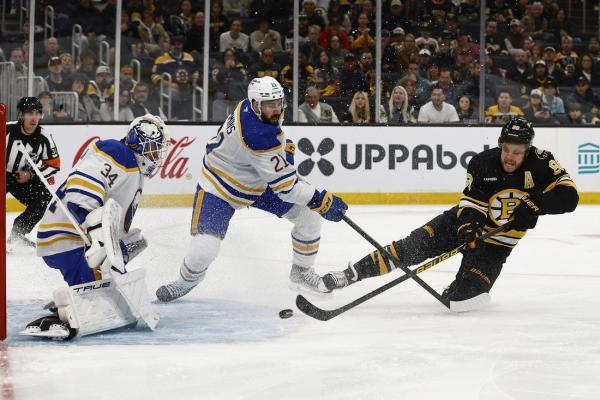 Bruins stay unbeaten with 2 points from Mark Kastelic vs. Sabres