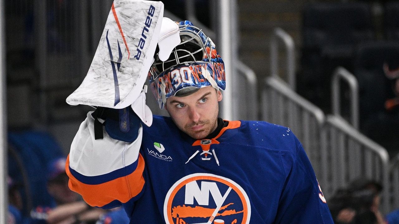 Islanders remain winless to open the season after loss to Winnipeg