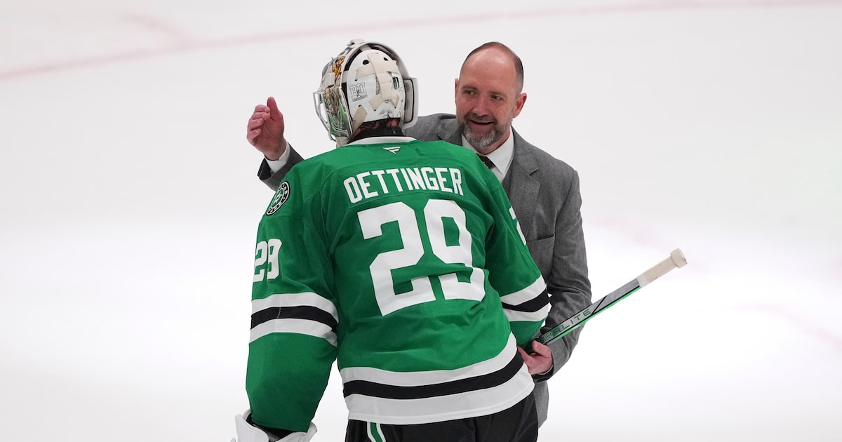 See the 2 Stars players who comforted Jake Oettinger after he got benched in the playoffs