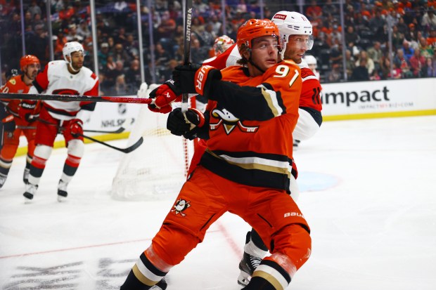 Ducks center Leo Carlsson (91) and Carolina Hurricanes center Jordan...