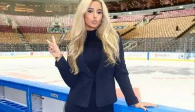 NHL reporter takes head-first fall while cameras are rolling