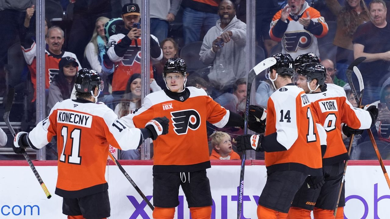 Tippett, Foerster each score two goals as Flyers beat Kraken 5-2